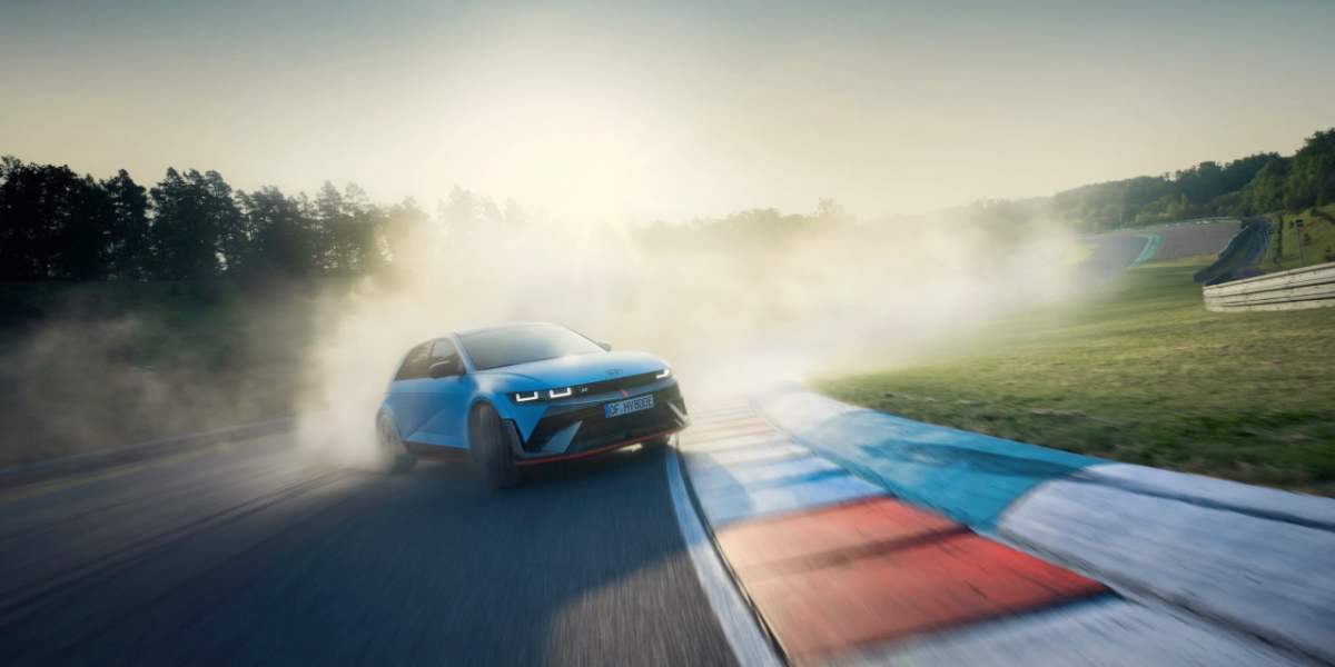 Hyundai IONIQ-ის ხაზის ელექტრომობილები "ჰიუნდაი საქართველოს" შოურუმში
